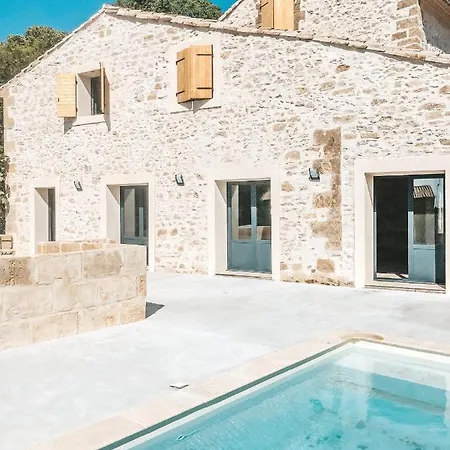 Holiday home Les Rives Du Parc Piscine 12 Personnes Ledenon